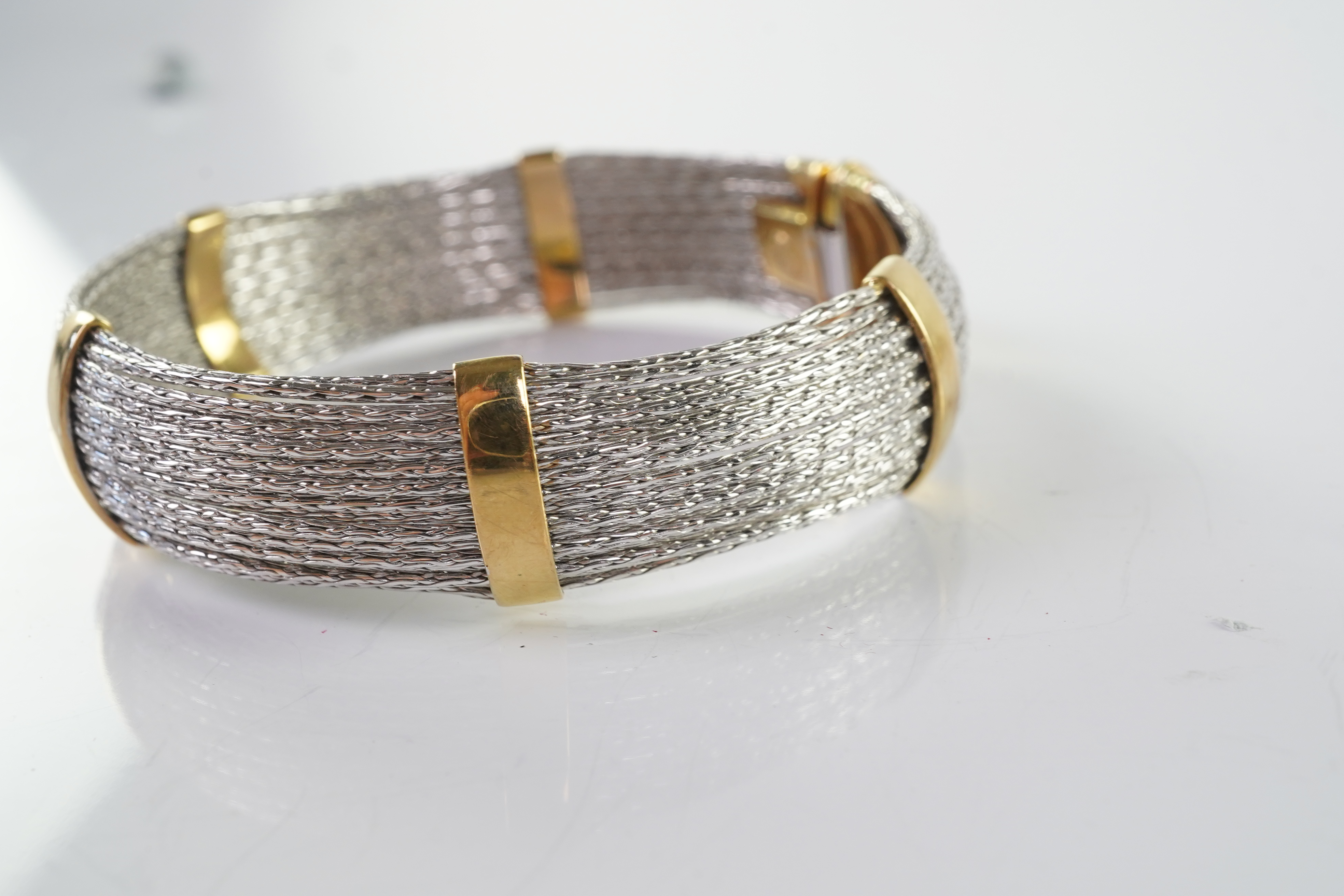 An 18ct gold collar and bangle